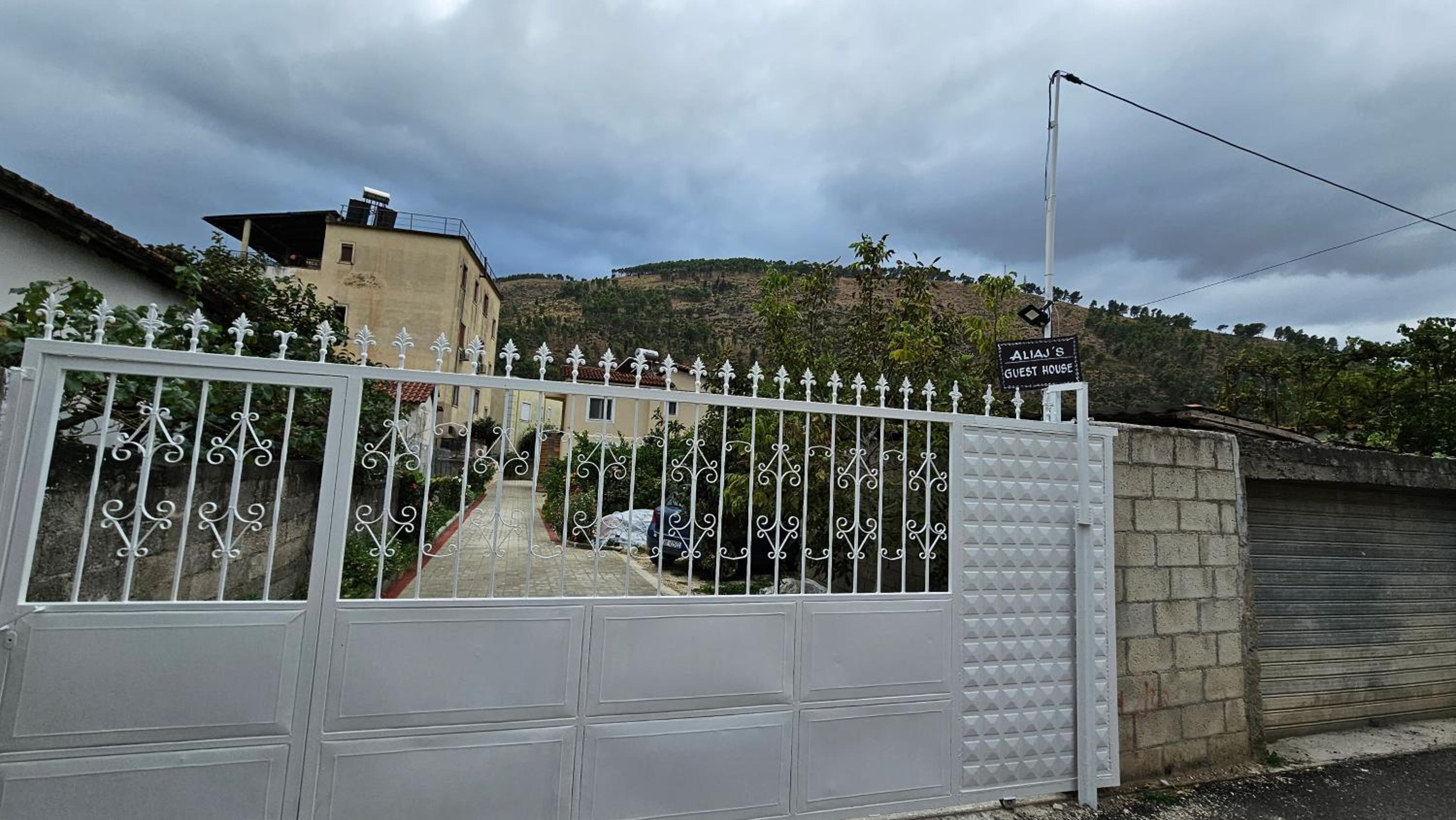 Aliaj Guest House