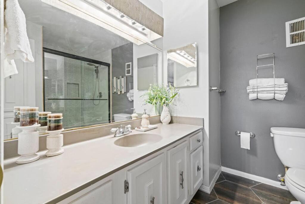 Townhome - Convenient Location view 4