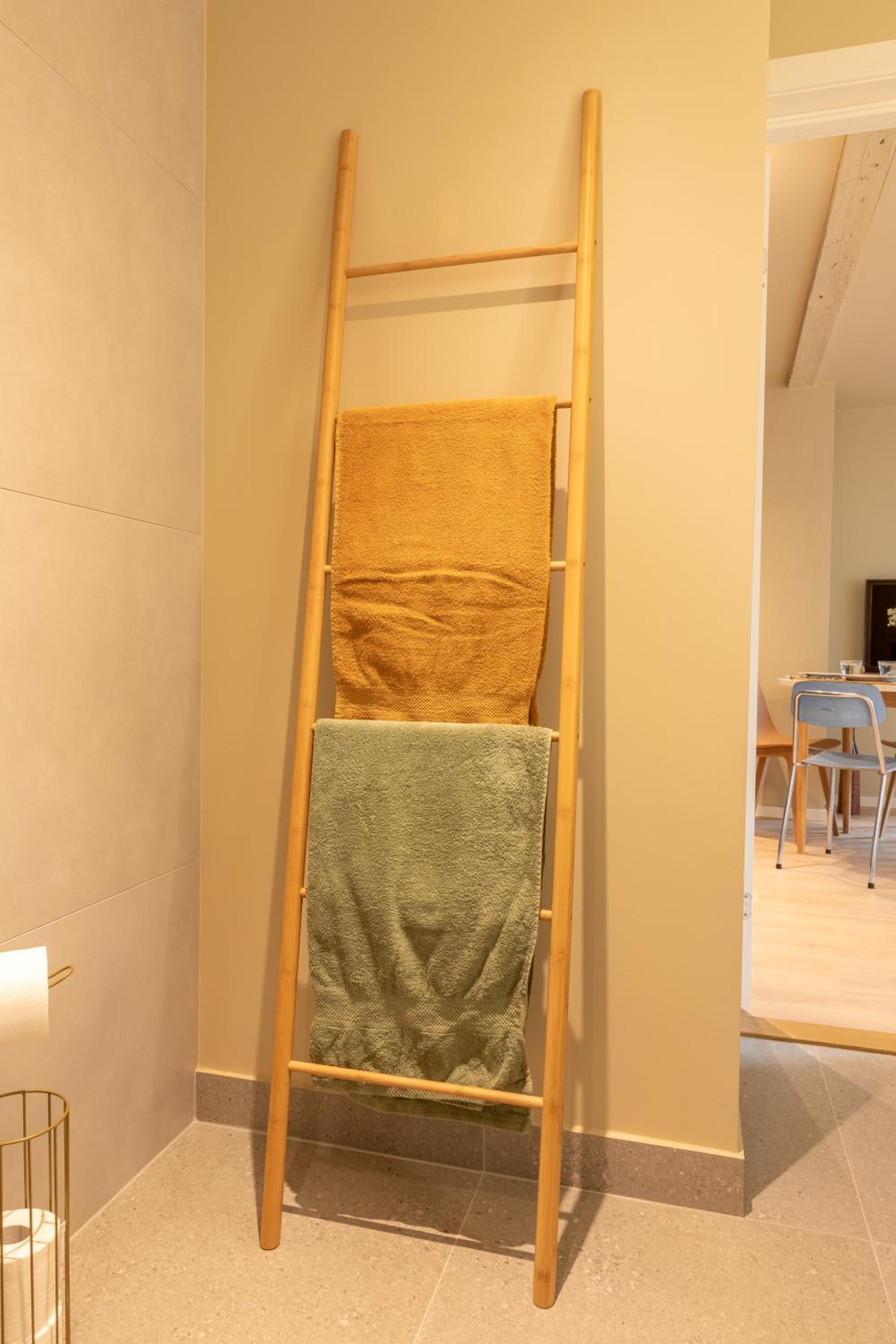 Elegant apartment in city centre view 5