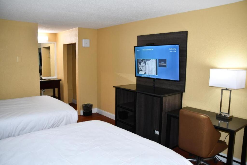 Macon Vacations - Baymont by Wyndham Macon I-75 - Property Image 19