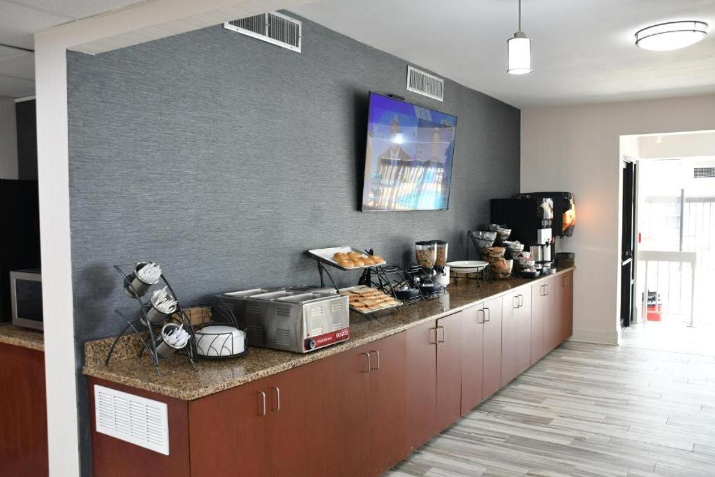 Macon Vacations - Baymont by Wyndham Macon I-75 - Property Image 17
