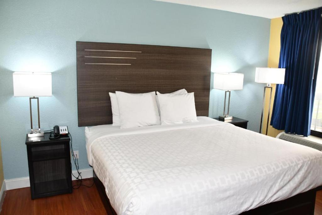 Macon Vacations - Baymont by Wyndham Macon I-75 - Property Image 2