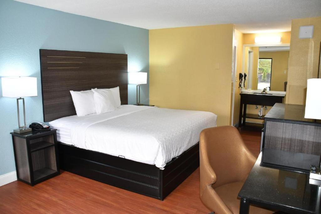 Macon Vacations - Baymont by Wyndham Macon I-75 - Property Image 25