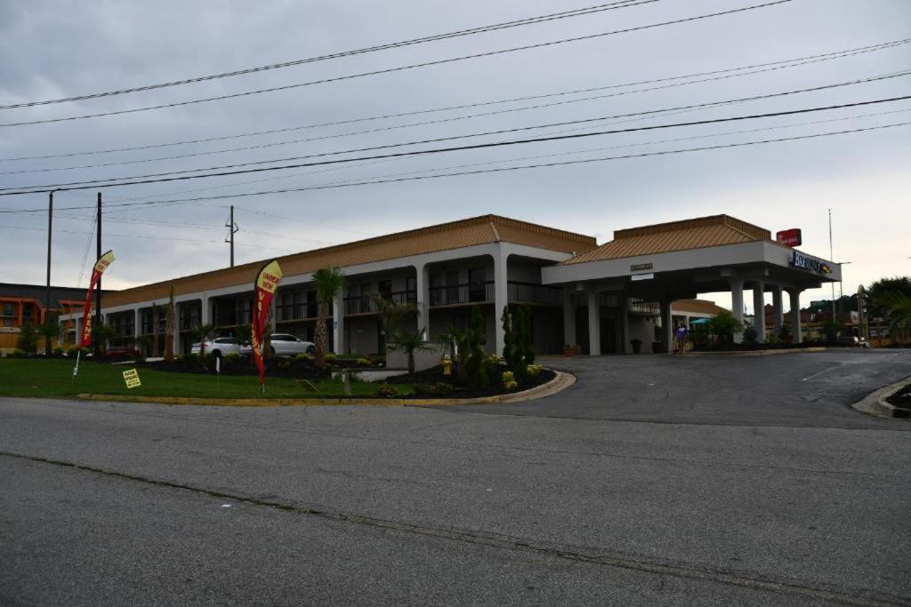 Macon Vacations - Baymont by Wyndham Macon I-75 - Property Image 14