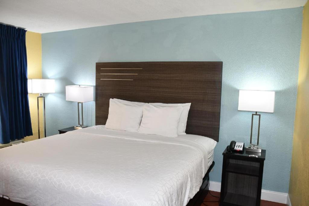 Macon Vacations - Baymont by Wyndham Macon I-75 - Property Image 12