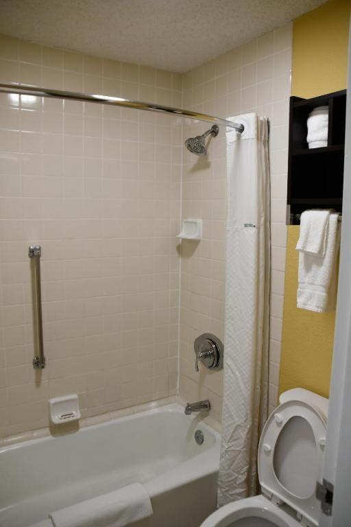 Macon Vacations - Baymont by Wyndham Macon I-75 - Property Image 13