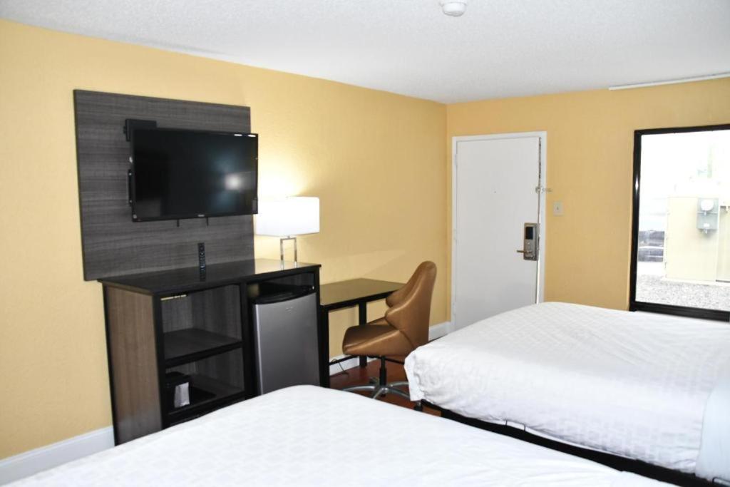 Macon Vacations - Baymont by Wyndham Macon I-75 - Property Image 5