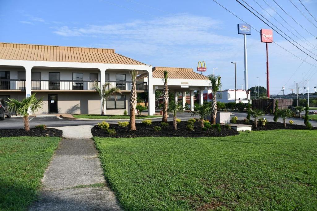 Macon Vacations - Baymont by Wyndham Macon I-75 - Property Image 11