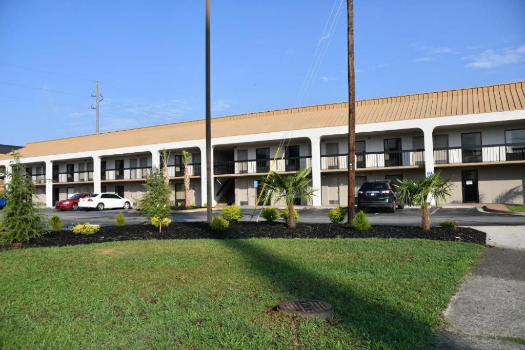 Macon Vacations - Baymont by Wyndham Macon I-75 - Property Image 8