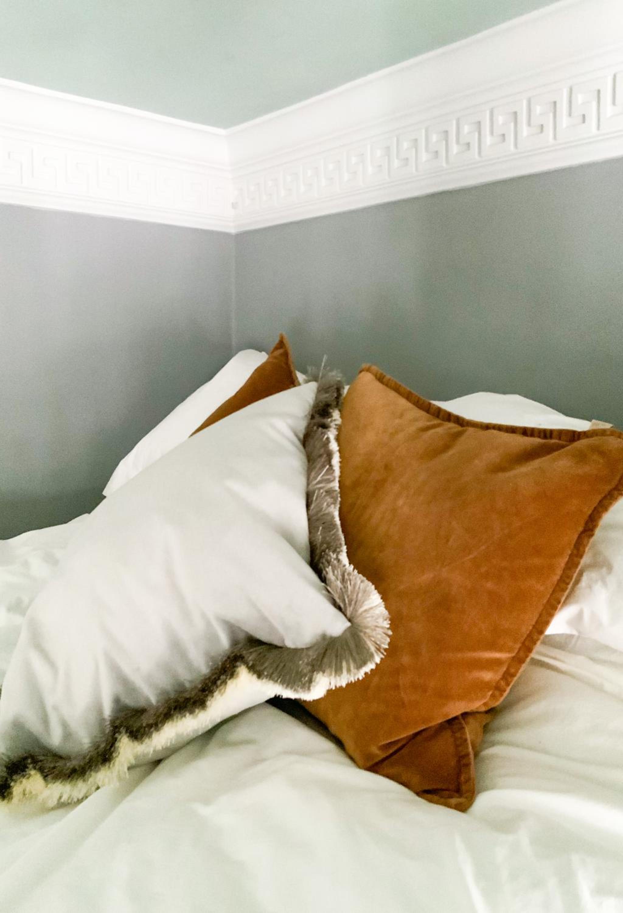 South Kensington stylish, quiet balcony apartment