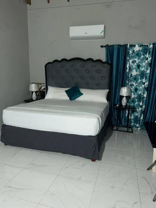 Oak Villa Montego Bay2 King Room view 2