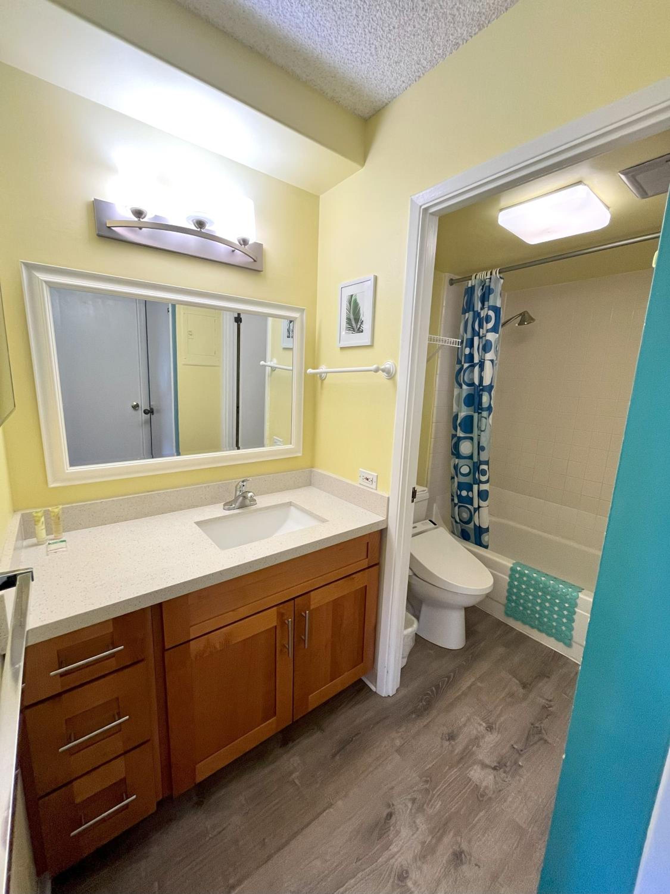 Royal Kuhio 1710 - Spacious Studio with Stunning Ocean City Views in the Heart of Waikiki! view 3