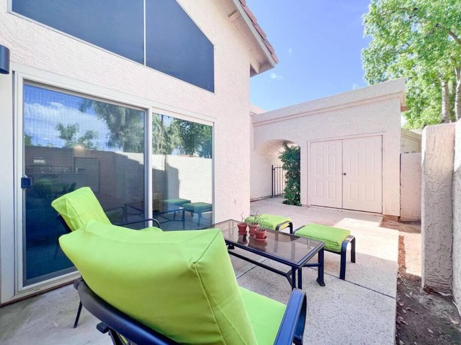 Serene Town home in Chandler with pool