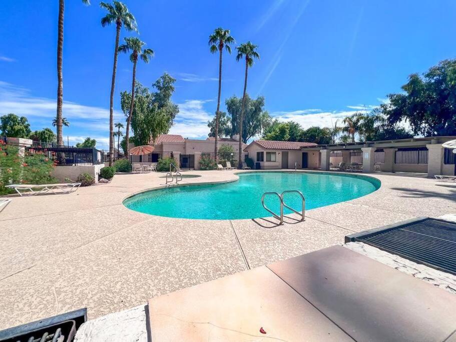 Serene Town home in Chandler with pool