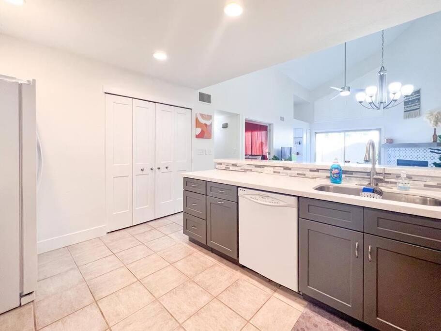 Serene Town home in Chandler with pool