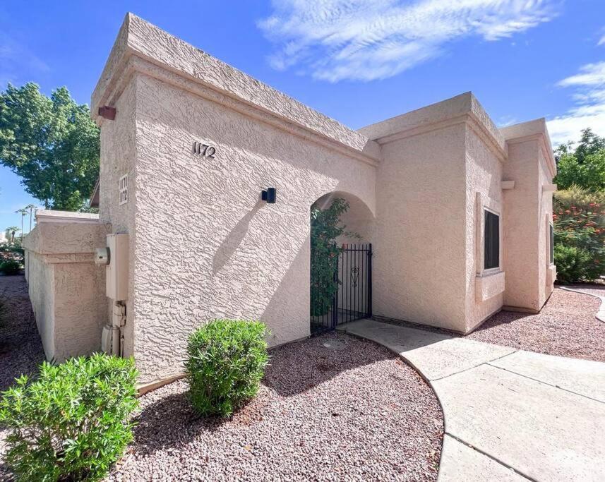 Serene Town home in Chandler with pool