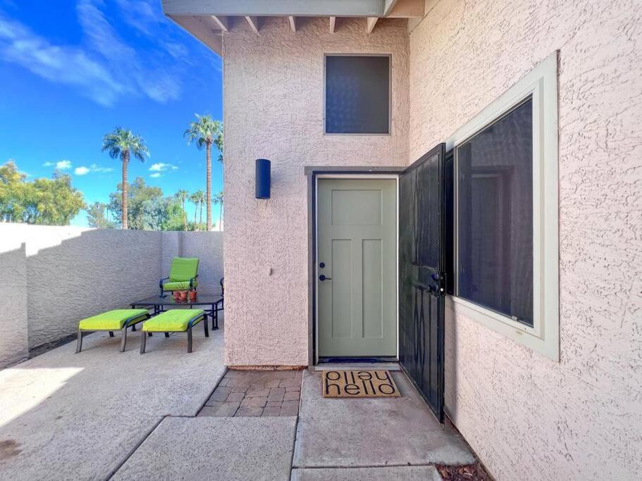 Serene Town home in Chandler with pool