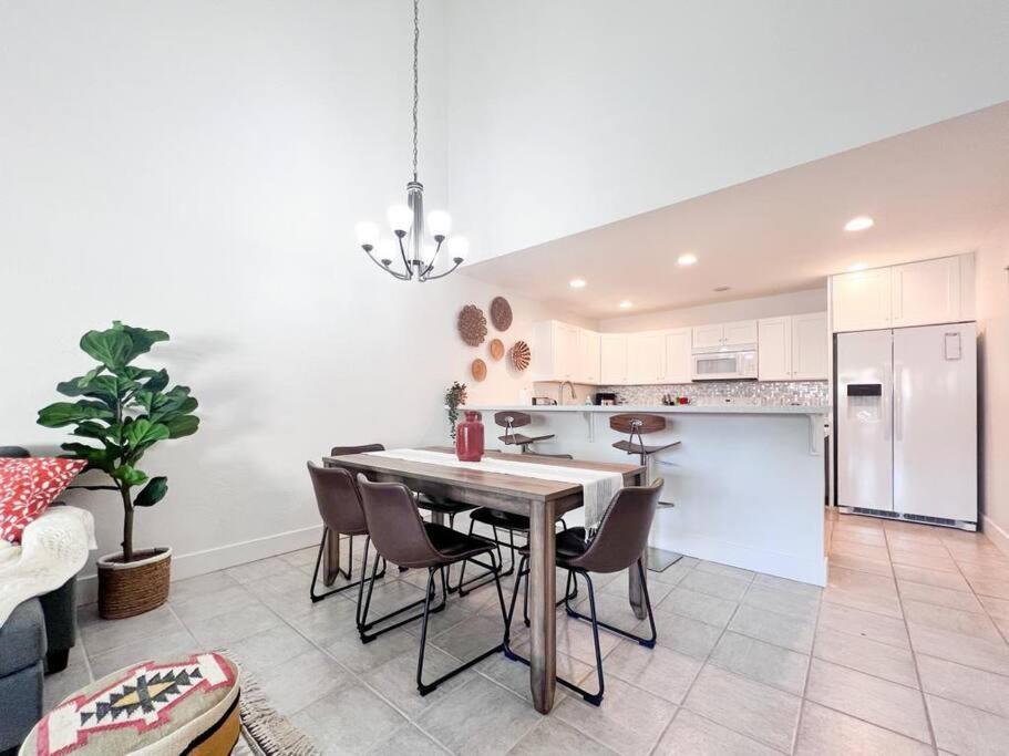 Serene Town home in Chandler with pool
