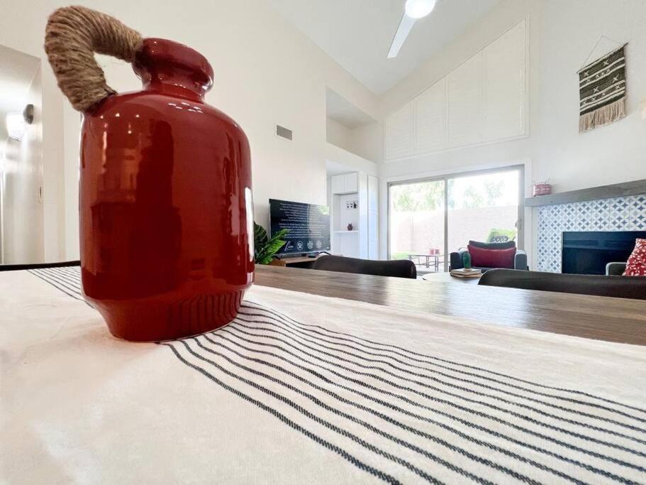 Serene Town home in Chandler with pool
