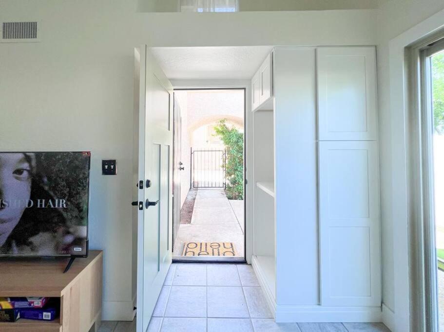 Serene Town home in Chandler with pool