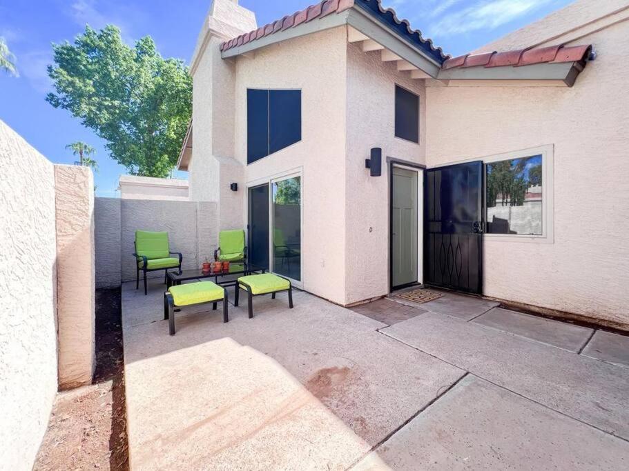 Serene Town home in Chandler with pool