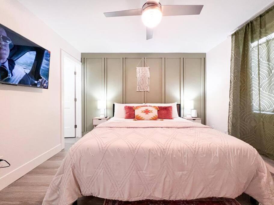 Serene Town home in Chandler with pool