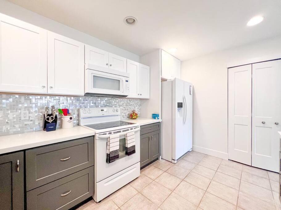 Serene Town home in Chandler with pool