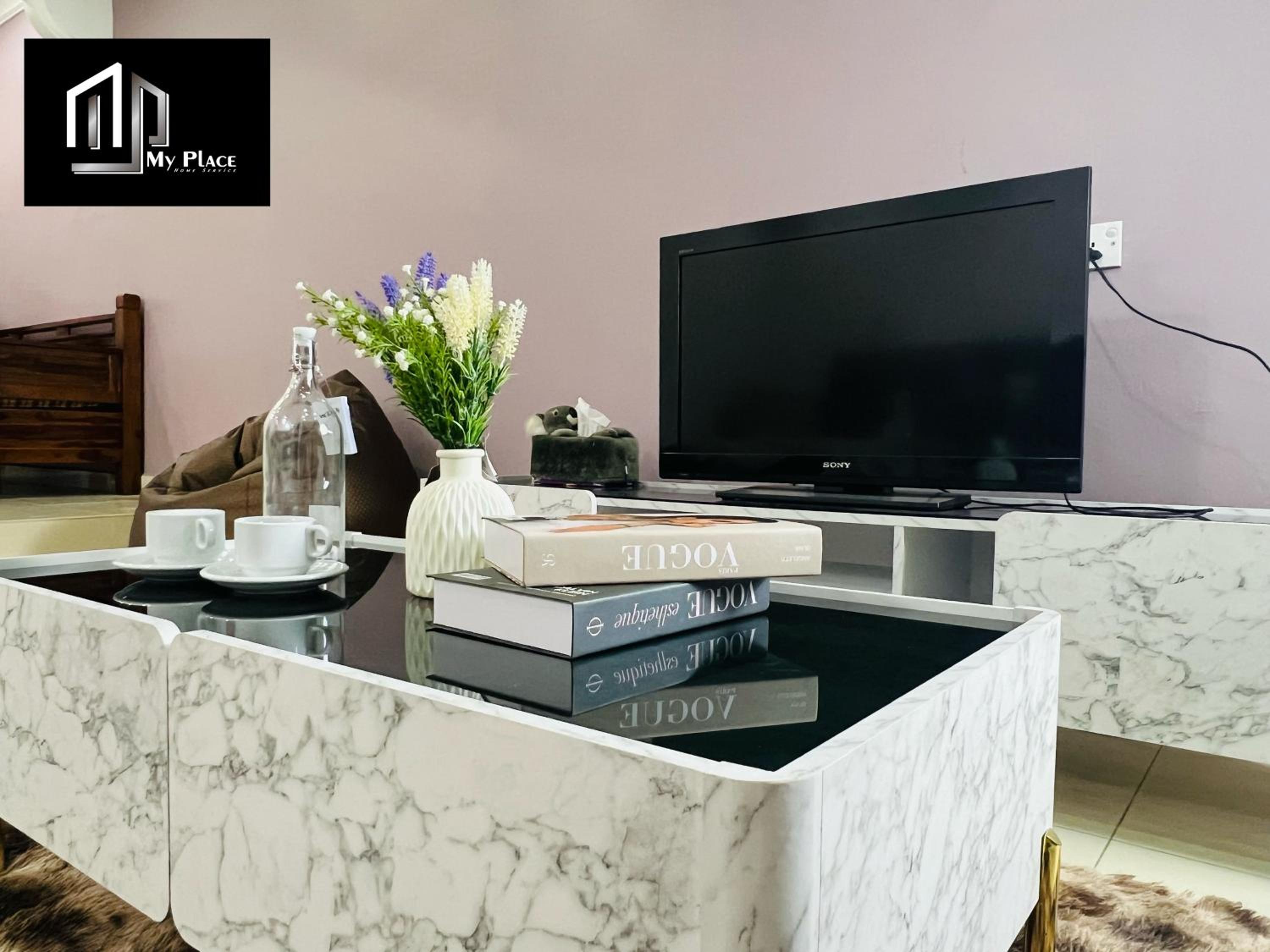 2 Storey 5BR 16pax Semabok Taman Cheng Ho, 3 by Myplace photo 1