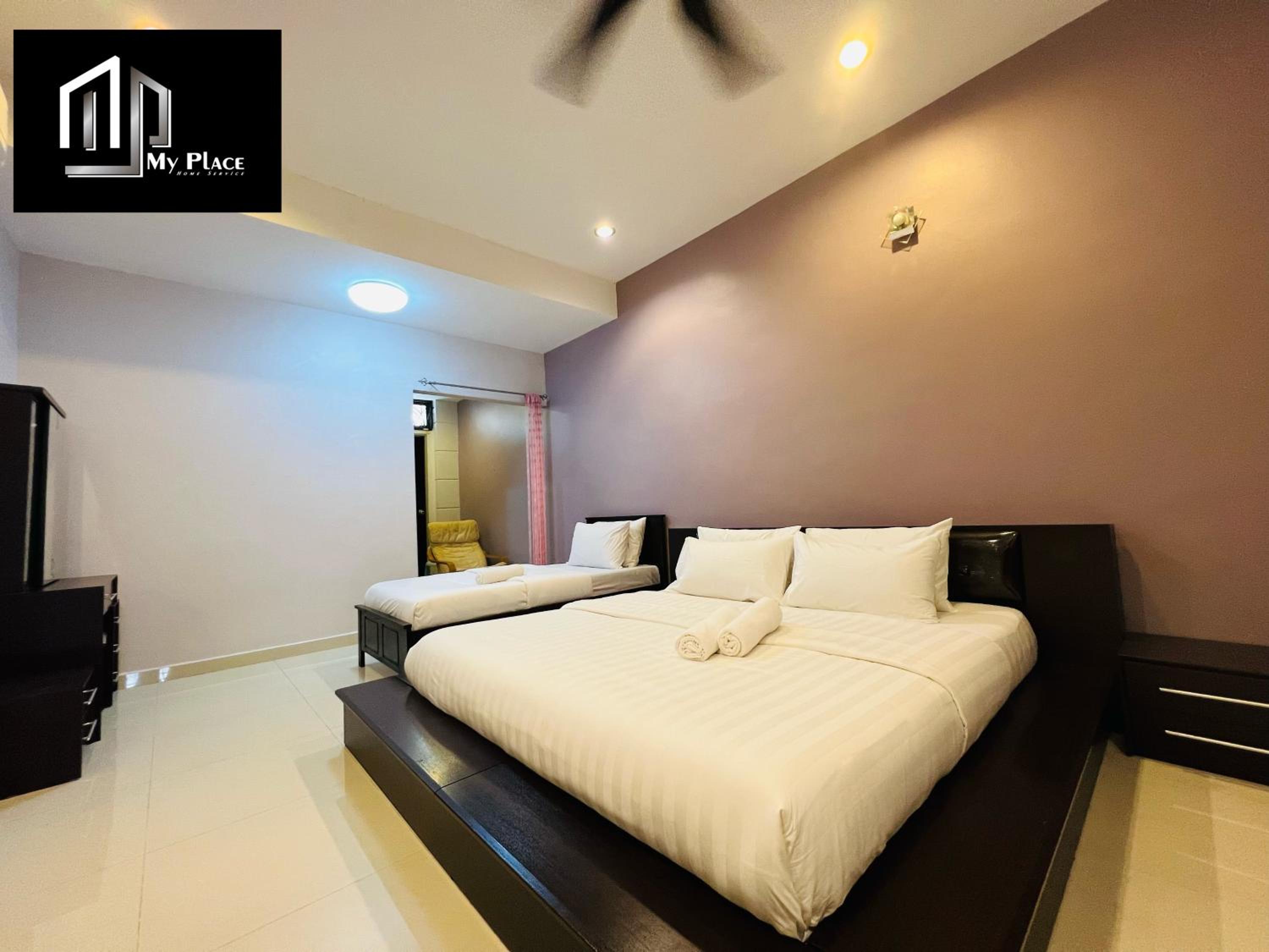 2 Storey 5BR 16pax Semabok Taman Cheng Ho, 3 by Myplace photo 8