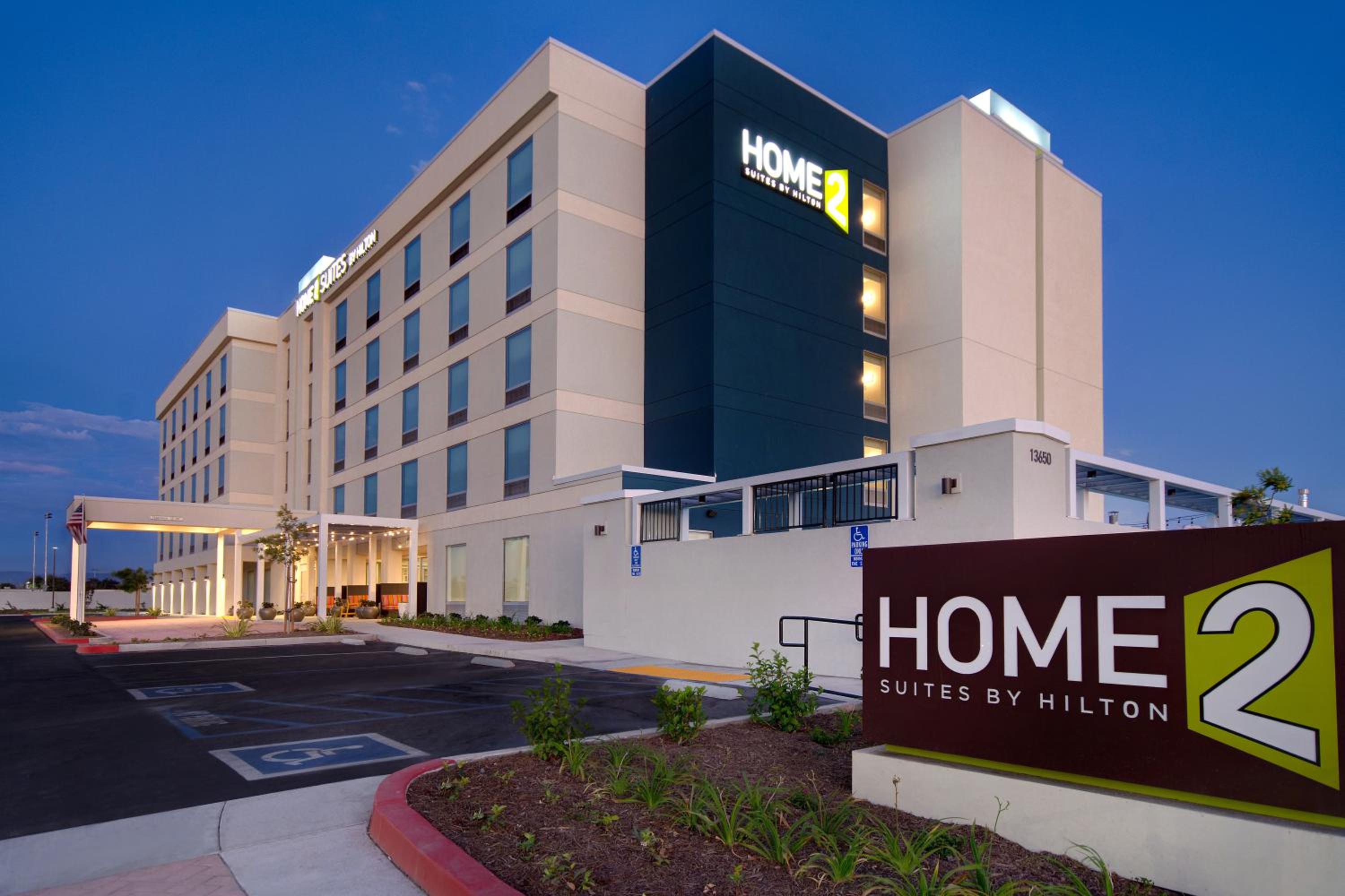 Hotel Home2 Suites By Hilton Garden Grove - Image 1