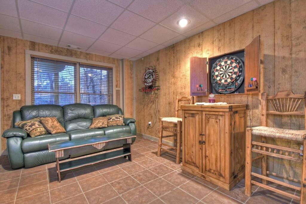 Troutmanor South
