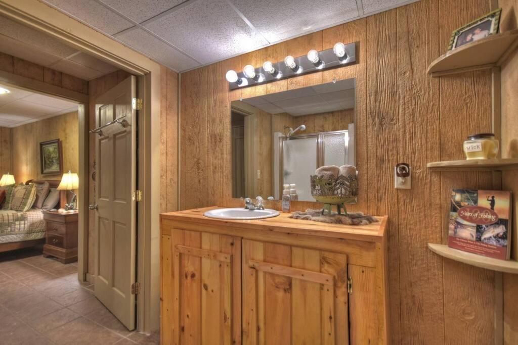 Troutmanor South