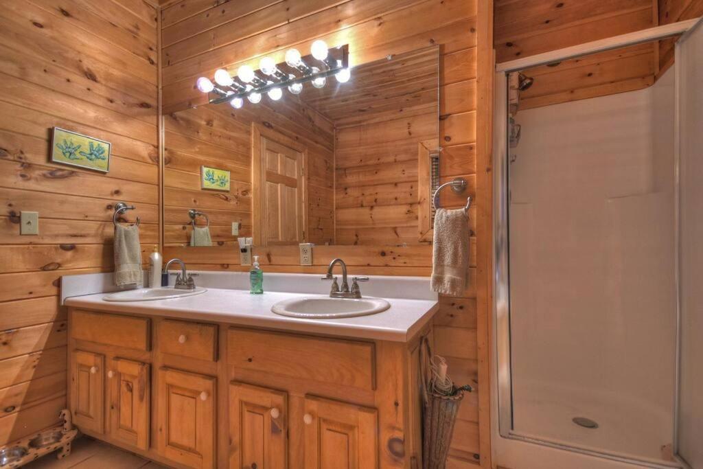 Troutmanor South