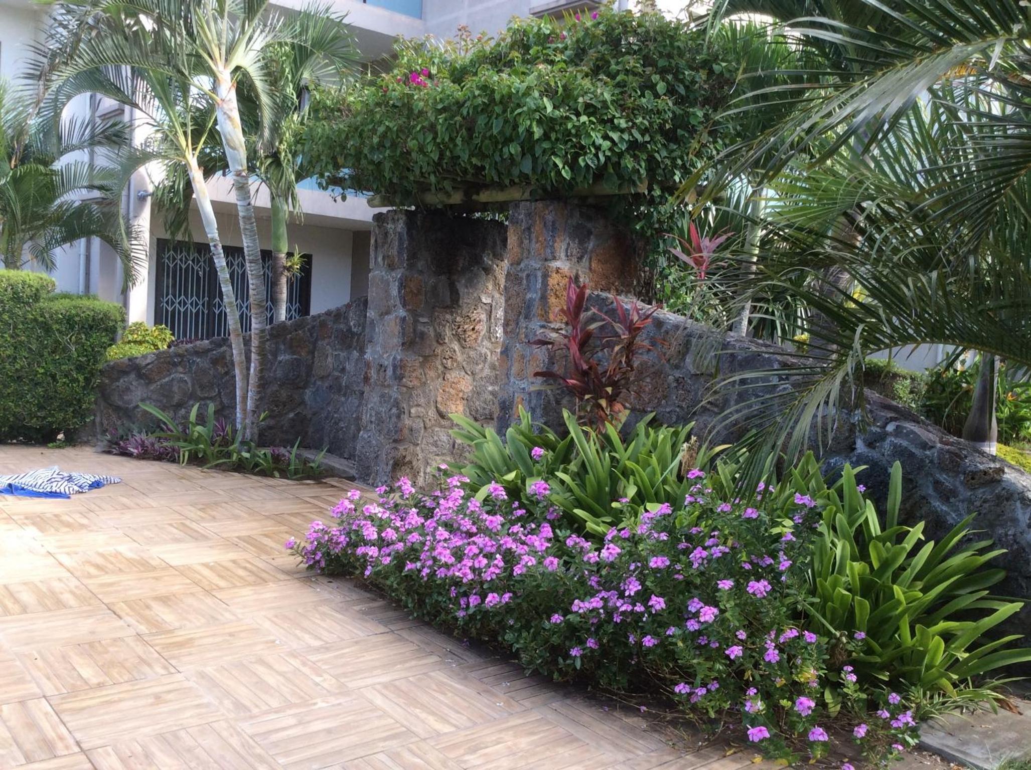 Spacious apartment in Pereybere 115 m² with shared pool view 2