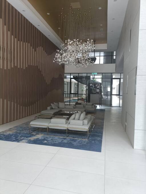 Cozy Sky Trees, Aeon, Netflix & Pool Views