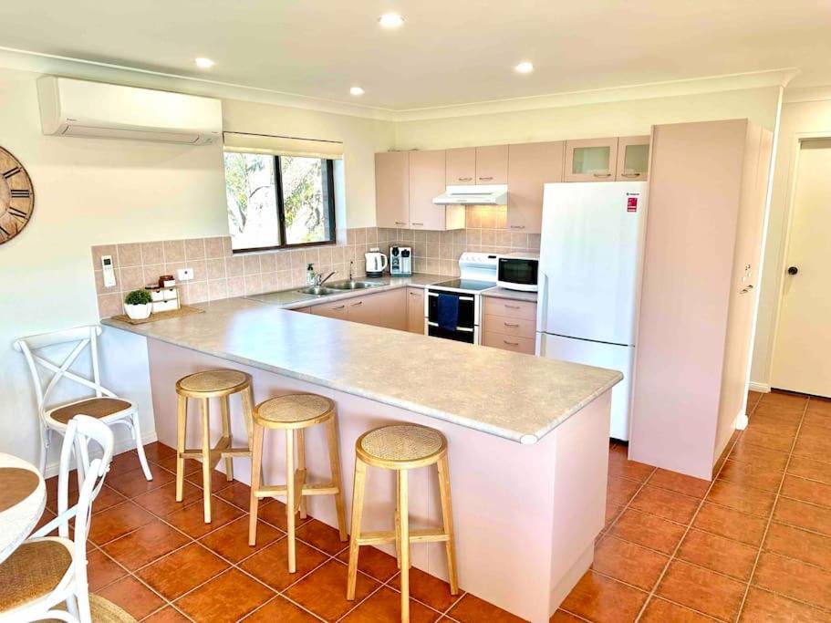 'Serenity Now' Shoal Bay Beach Front with All Linen, WiFi and Air Con