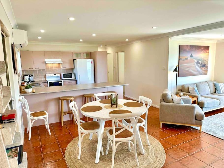 'Serenity Now' Shoal Bay Beach Front with All Linen, WiFi and Air Con