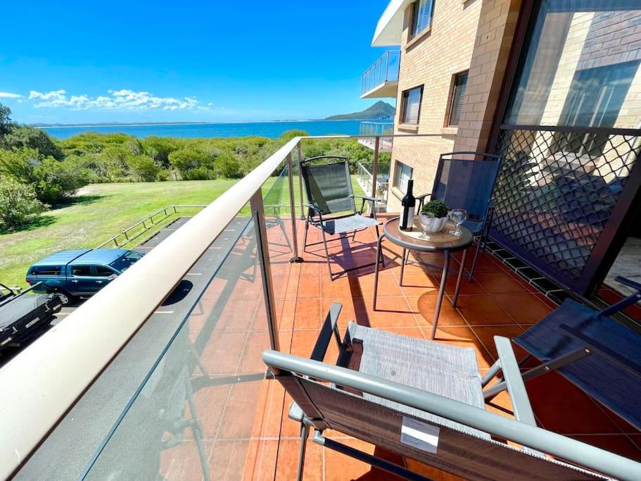 'Serenity Now' Shoal Bay Beach Front with All Linen, WiFi and Air Con