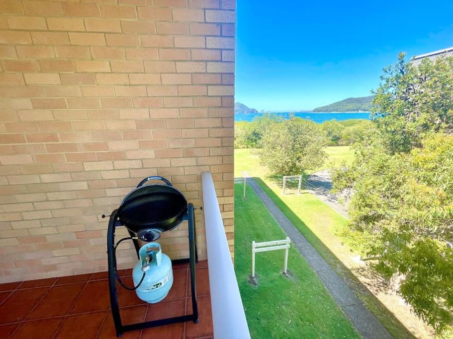 'Serenity Now' Shoal Bay Beach Front with All Linen, WiFi and Air Con