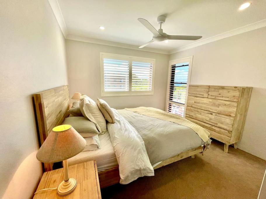 'Serenity Now' Shoal Bay Beach Front with All Linen, WiFi and Air Con
