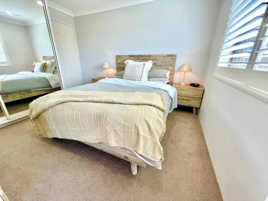 'Serenity Now' Shoal Bay Beach Front with All Linen, WiFi and Air Con