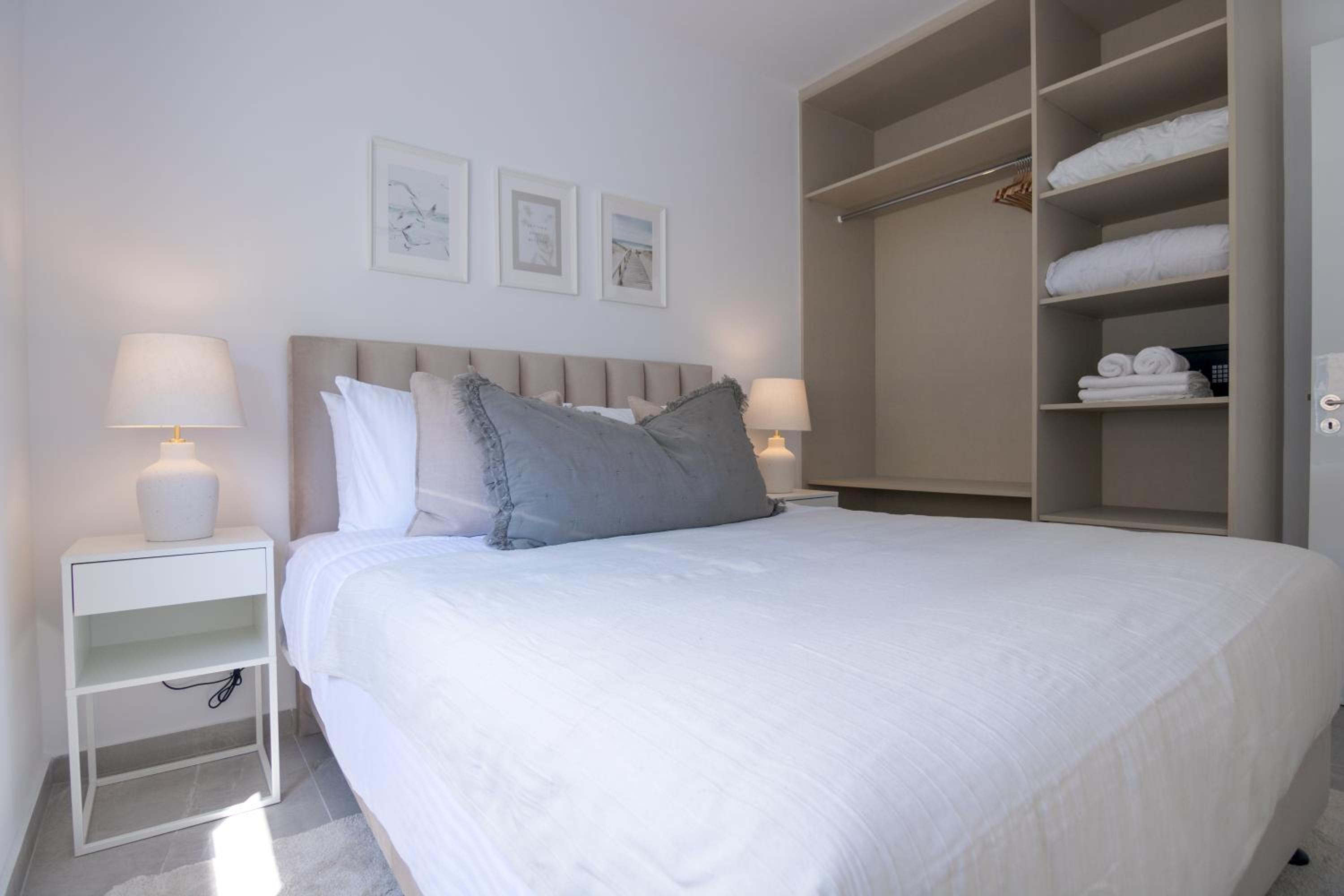 Limnaria 121 Luxury Ivy Flat