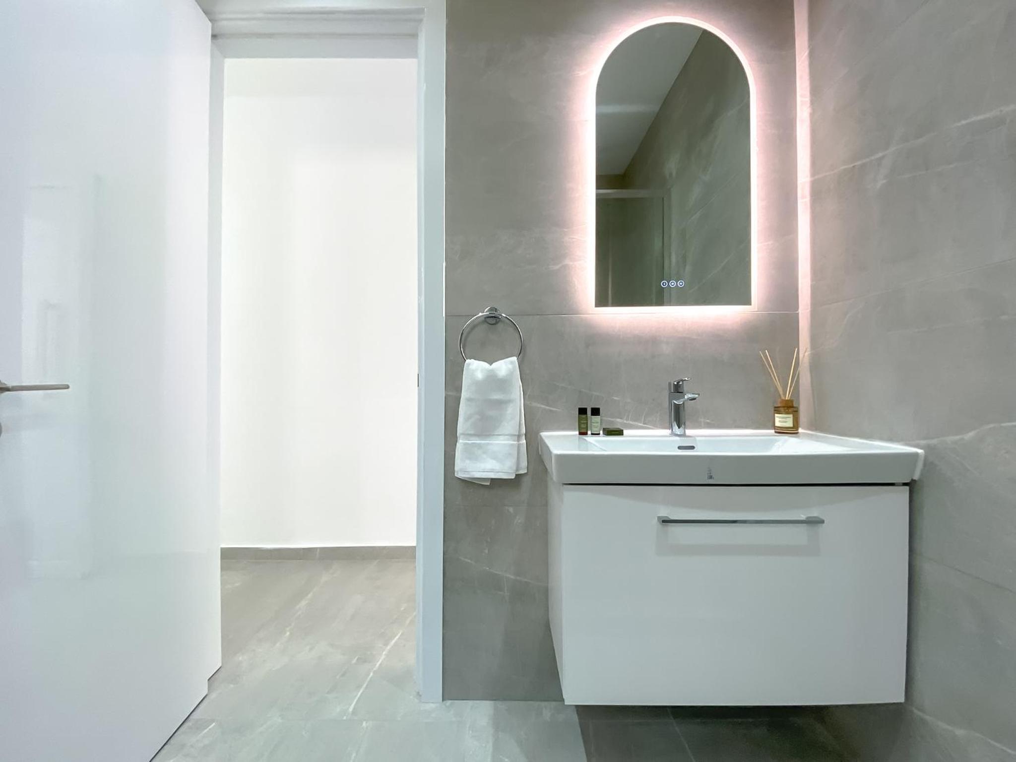 Limnaria 121 Luxury Ivy Flat