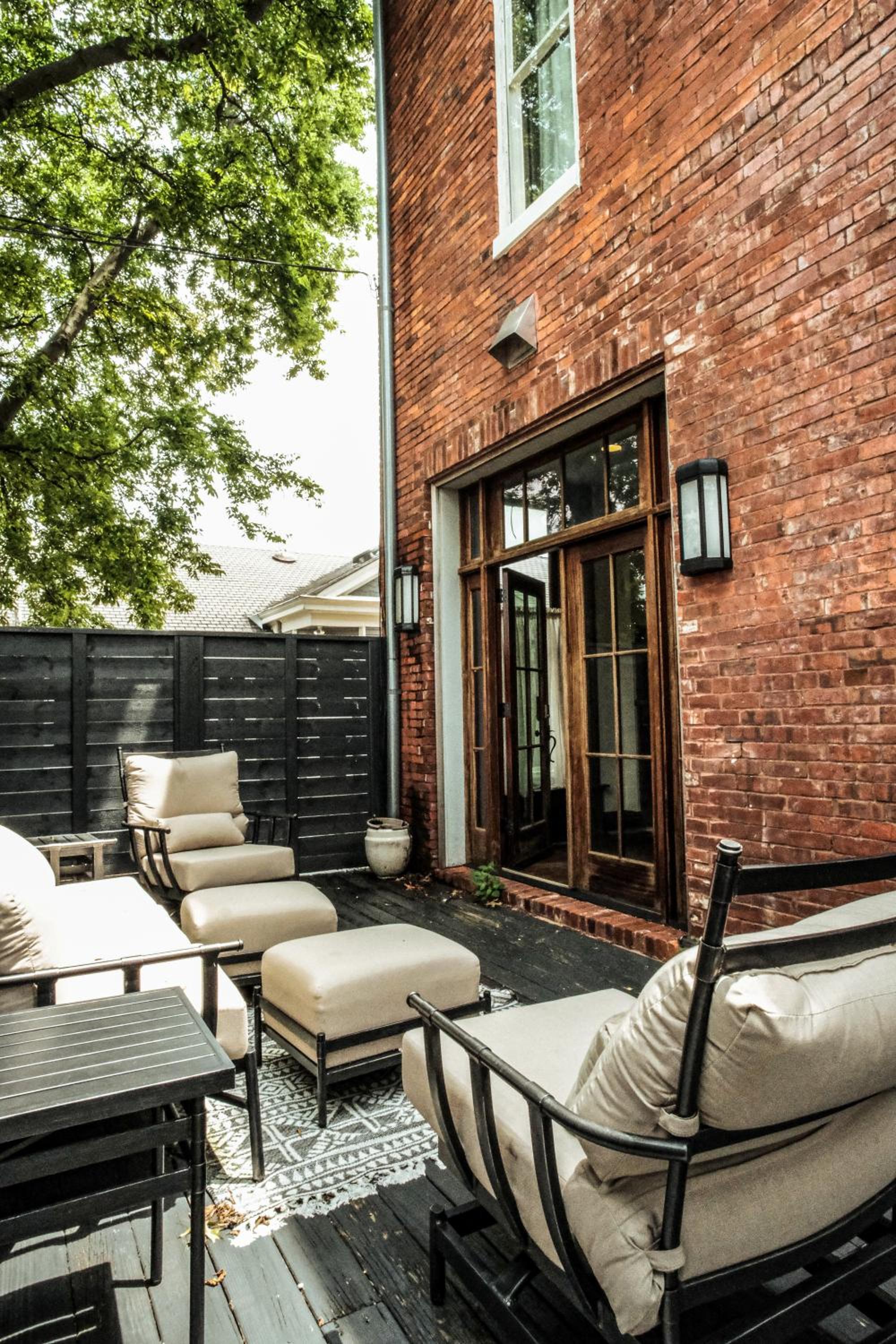 Photograph supplied for Henrie House I Luxury 4BR Downtown Historic Gem with Library & Patio
