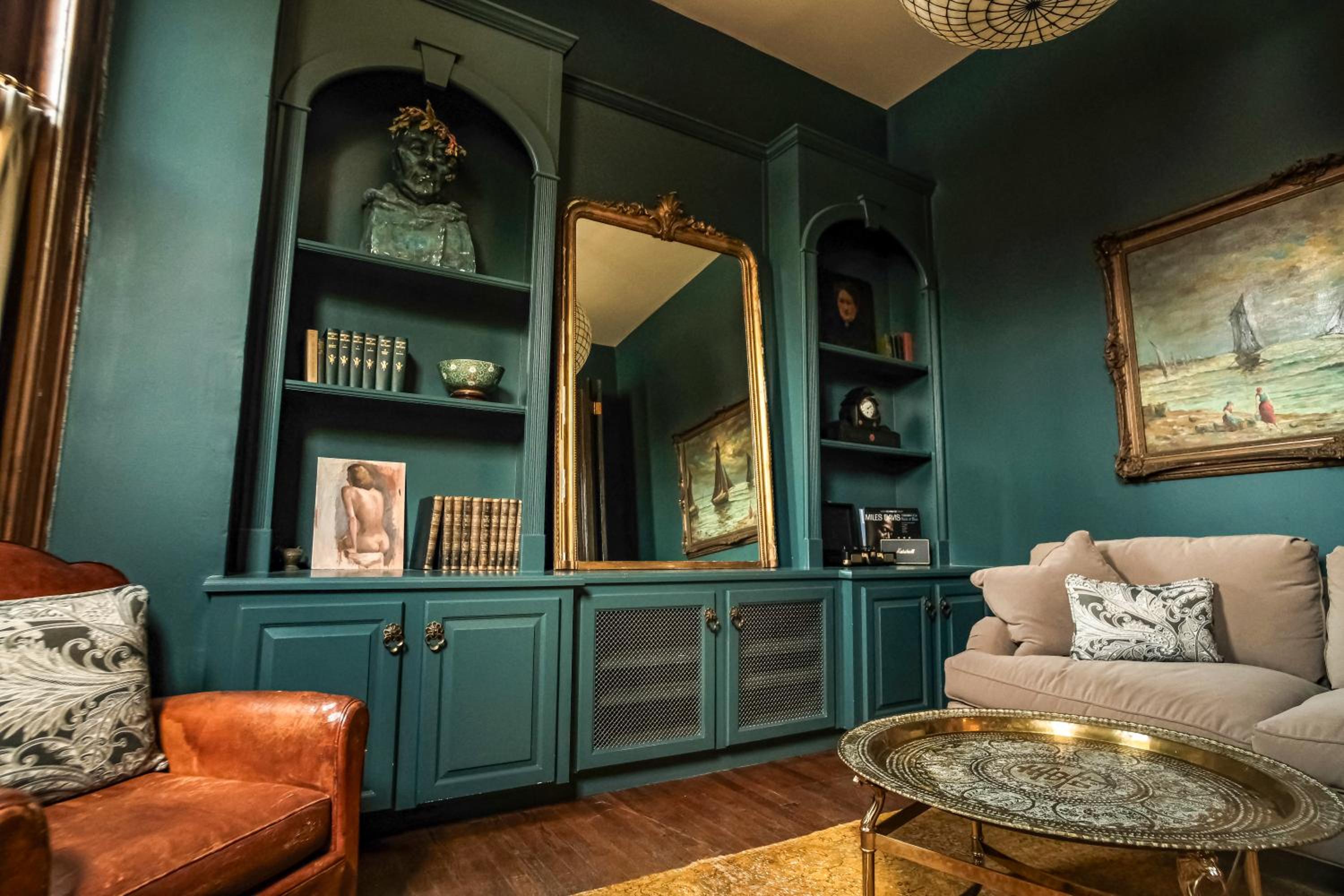 Photograph supplied for Henrie House I Luxury 4BR Downtown Historic Gem with Library & Patio