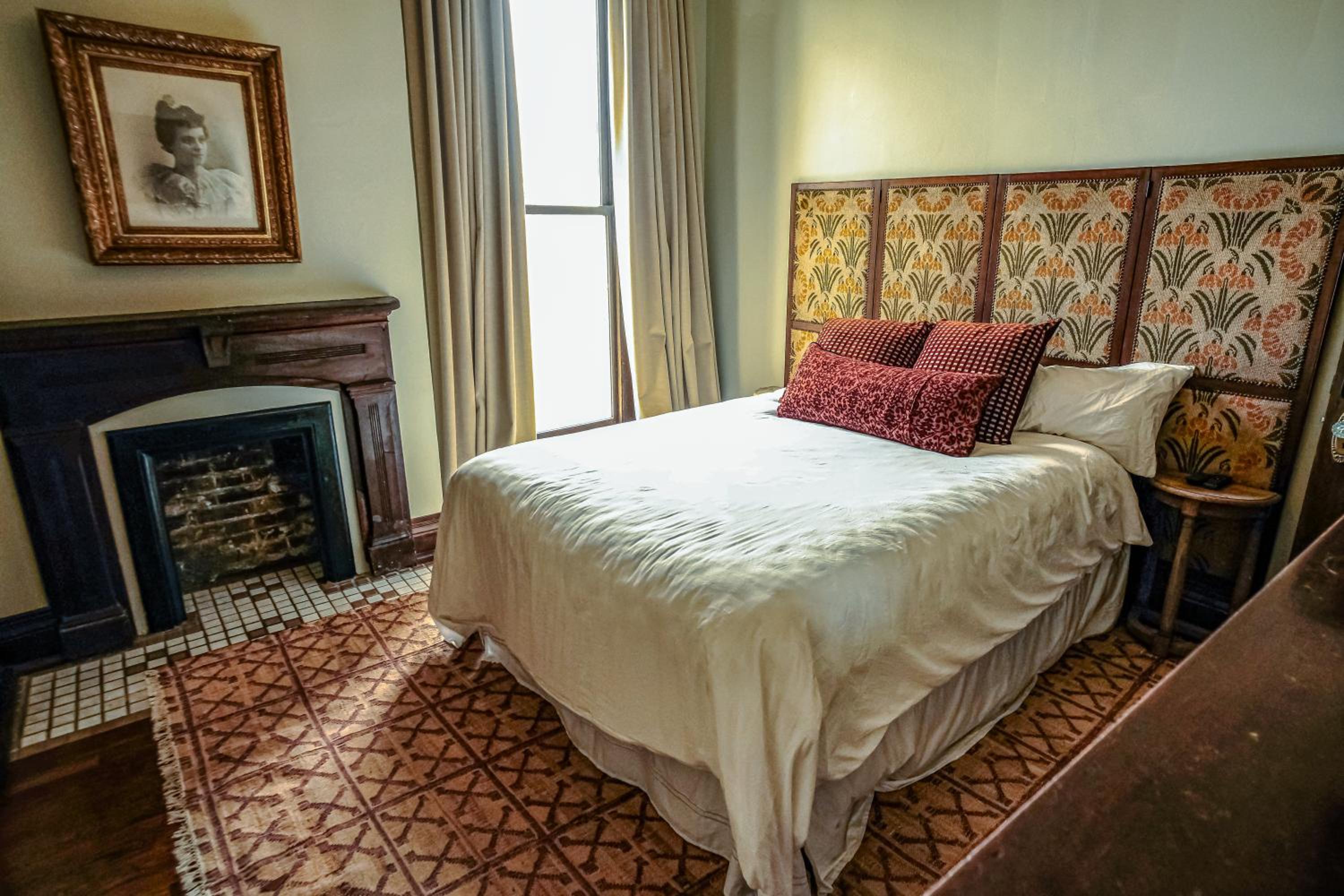 Photograph supplied for Henrie House I Luxury 4BR Downtown Historic Gem with Library & Patio
