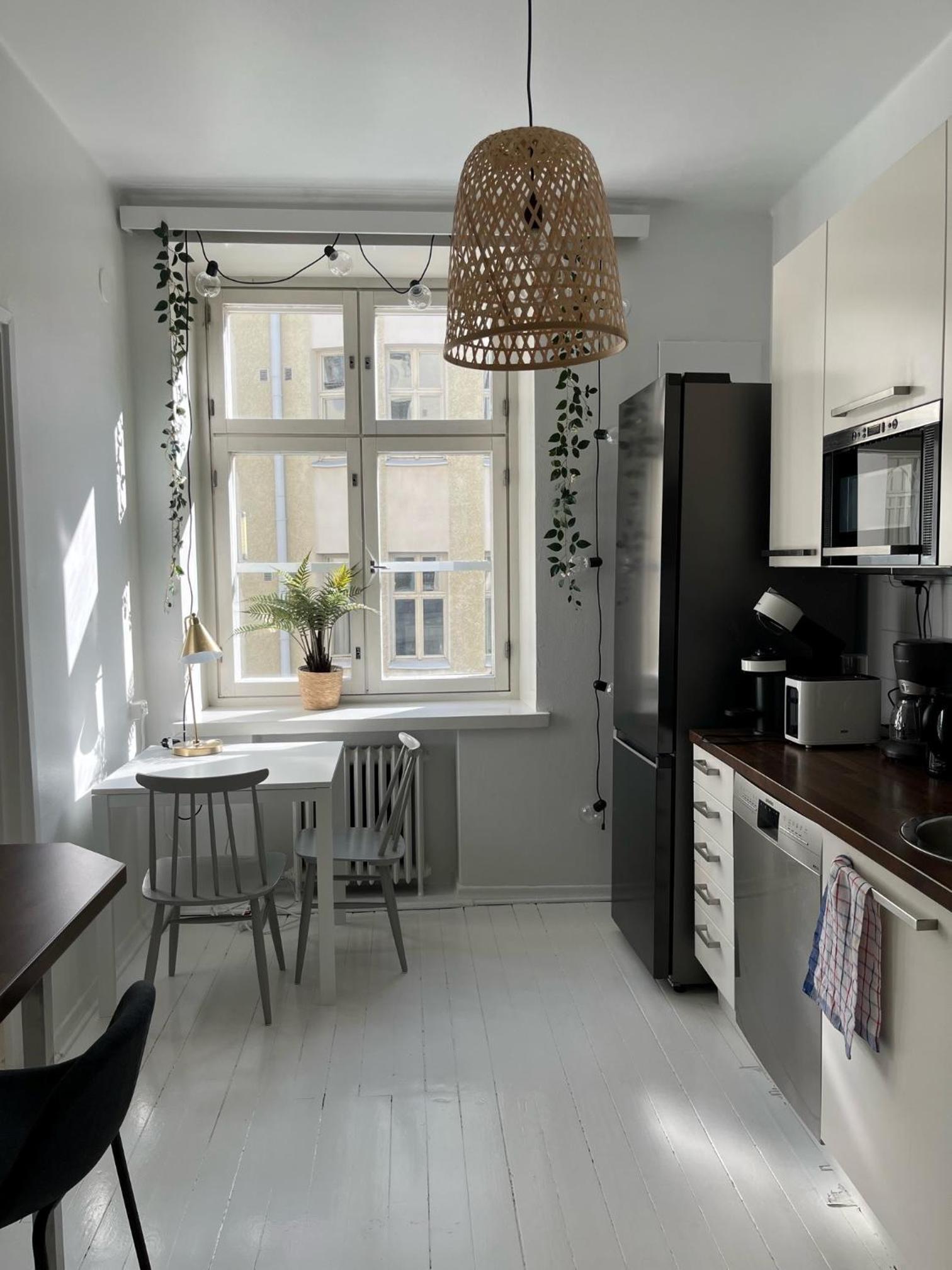 Art Deco Flat in Punavuori, High Ceilings & Lift view 3