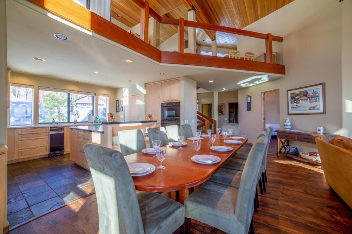 #371 - Ski-In Ski-Out Pet-Friendly Home, Mountain Views & Private Spa