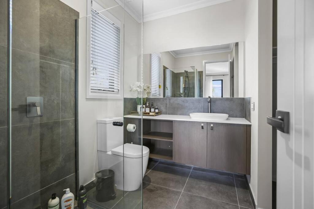 Werribee Gem Luxe Home Family Getaway 6Bed Netflix