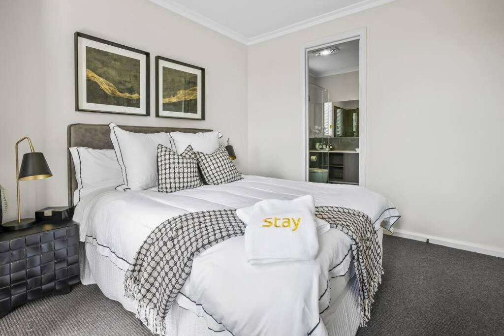 Werribee Gem Luxe Home Family Getaway 6Bed Netflix